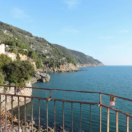 La Finestra Sul Campanile, Tellaro